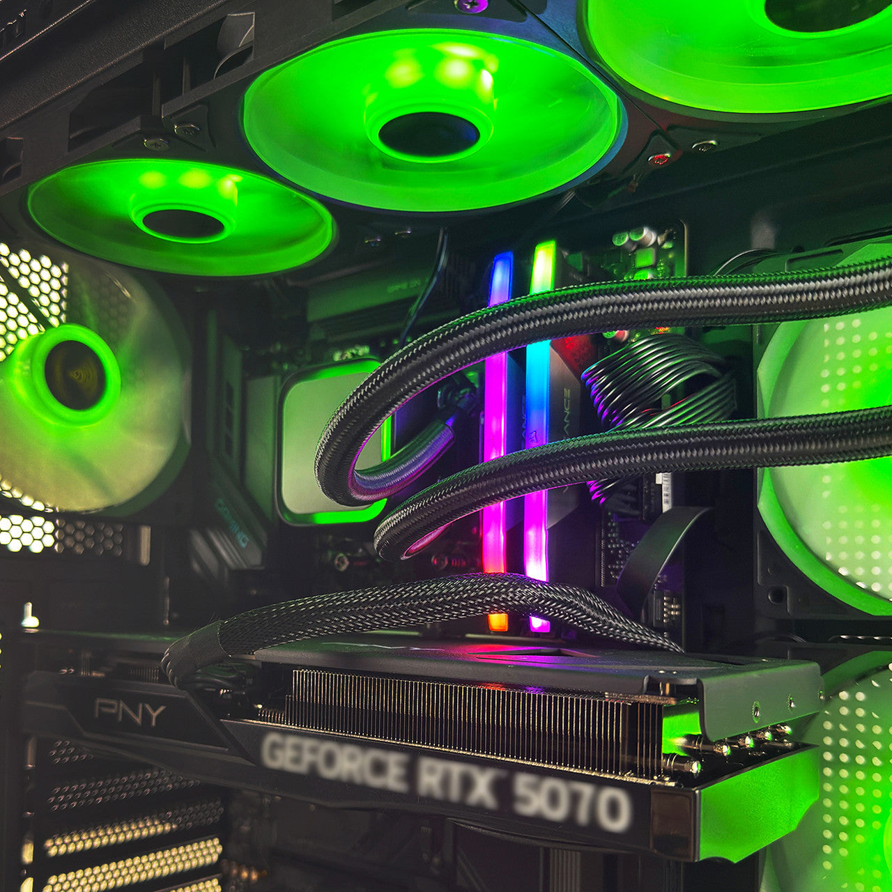 Hachiman PC Tora Gaming PC, AMD Ryzen 7 7800X3D, Radeon RX 9070XT